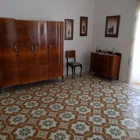 בית נופש Fatima House, No.13 רבאט